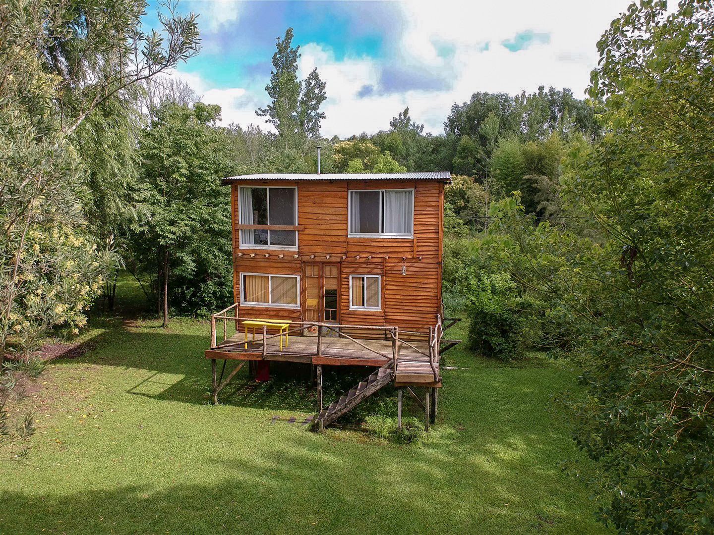 Foto frente de la cabaña